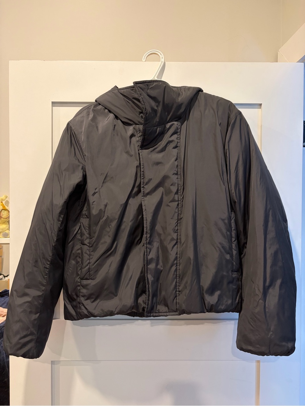 Uniqlo Women's Black Hooded Puffer Jacket